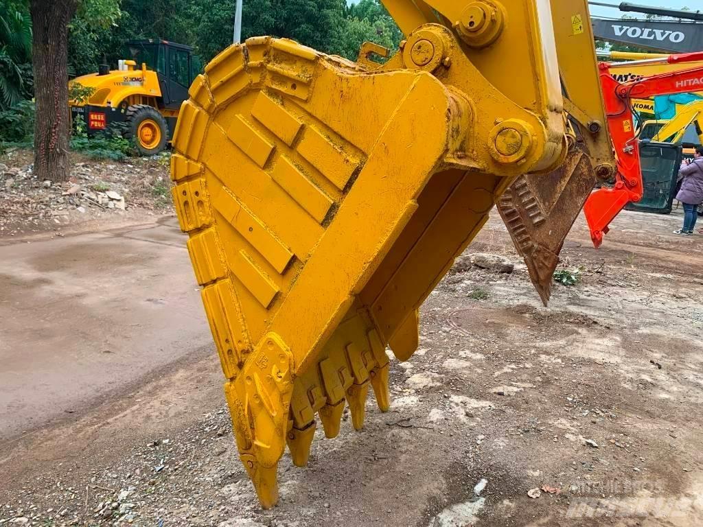 CAT 323 D L Гусеничні екскаватори