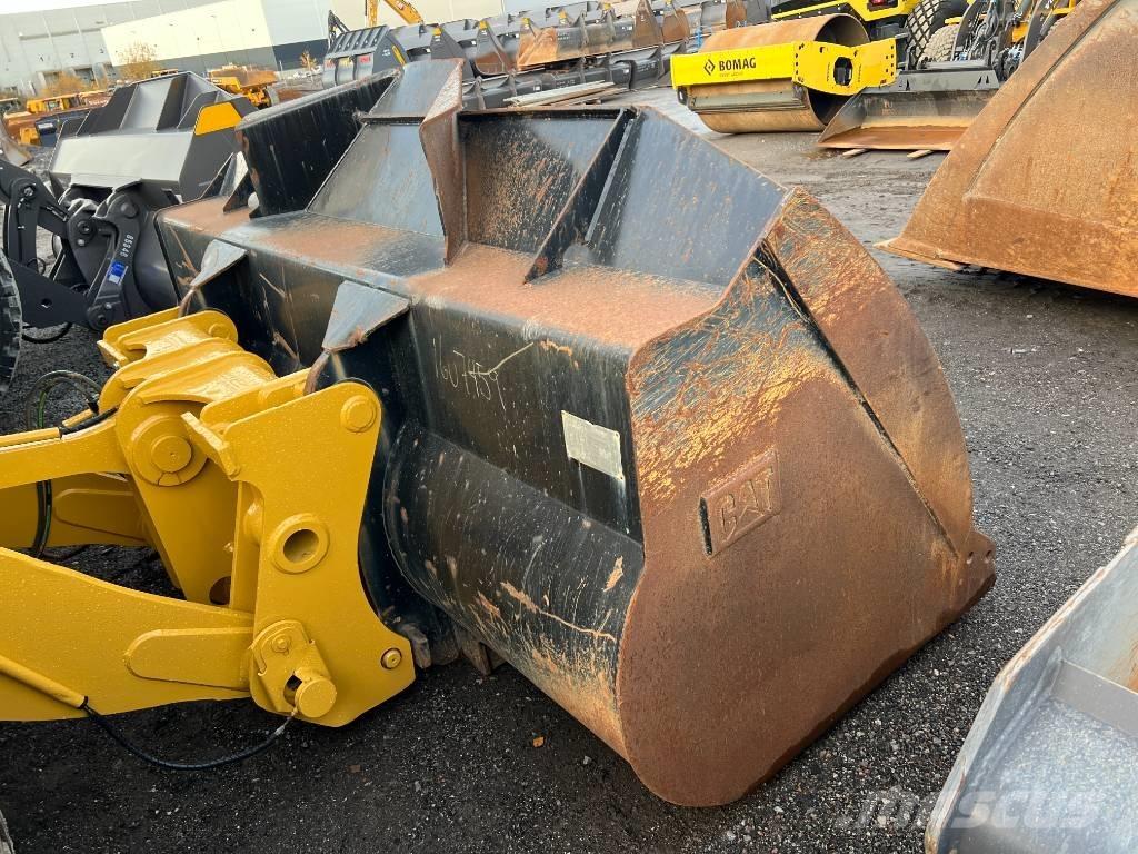 CAT 938M Фронтальні навантажувачі