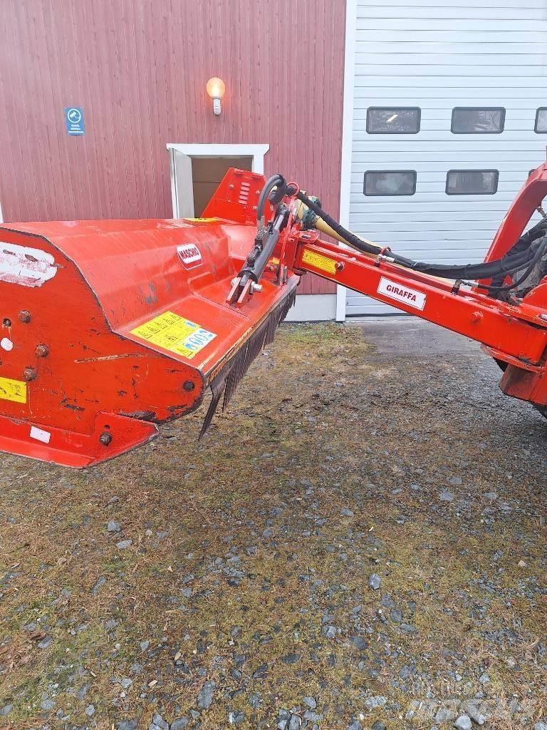 Maschio Giraffa 210 Газонні і лукові косилки