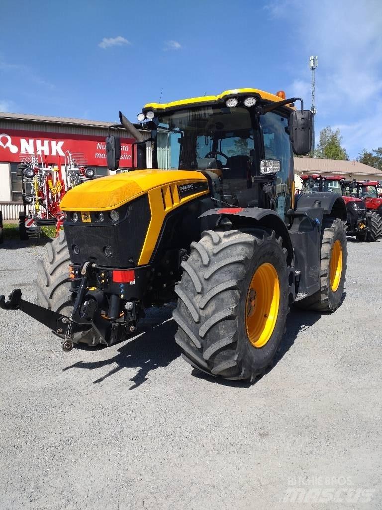 JCB Fastrac 4220 Трактори