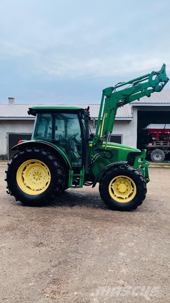 John Deere 5820 Трактори