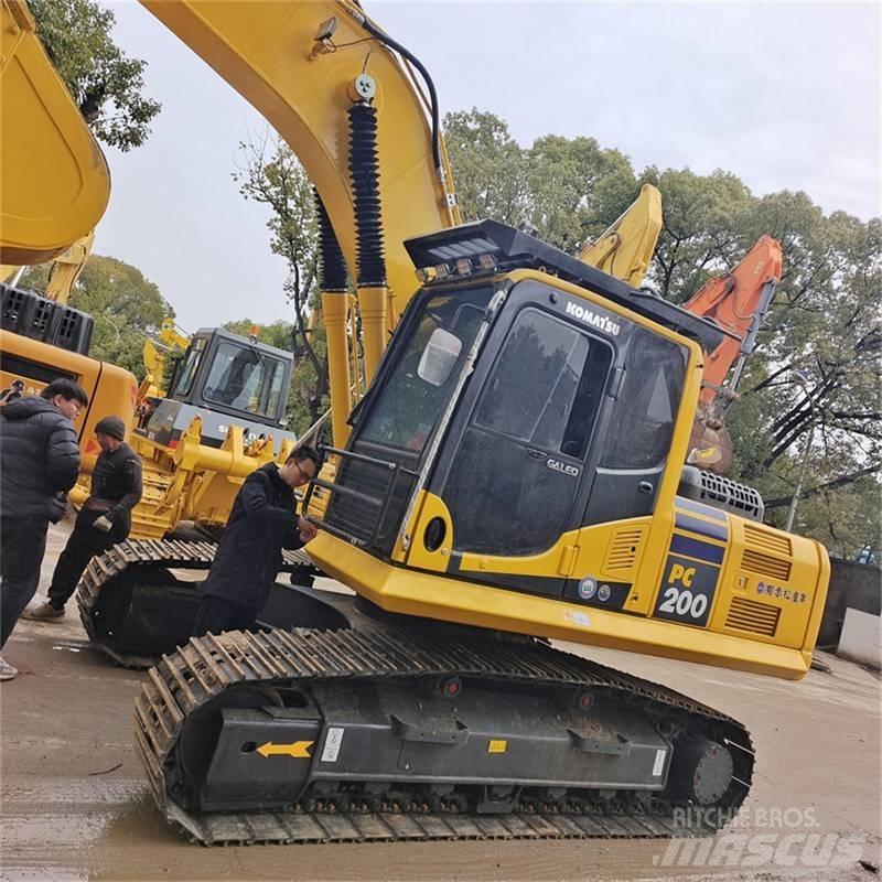 Komatsu PC200-8 Гусеничні екскаватори