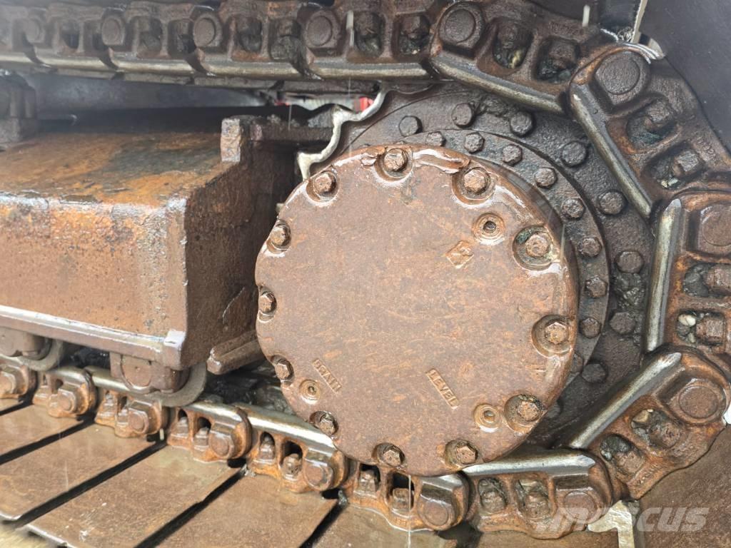 Hitachi ZX 210 Гусеничні екскаватори