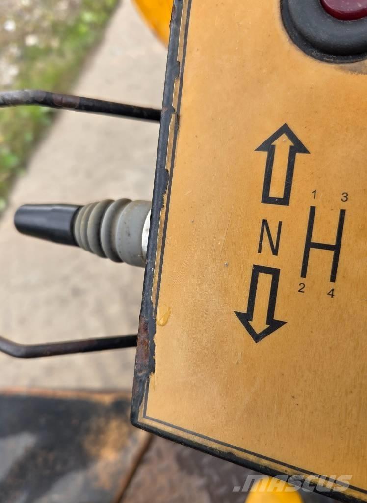 JCB 6 TST Міні самоскиди