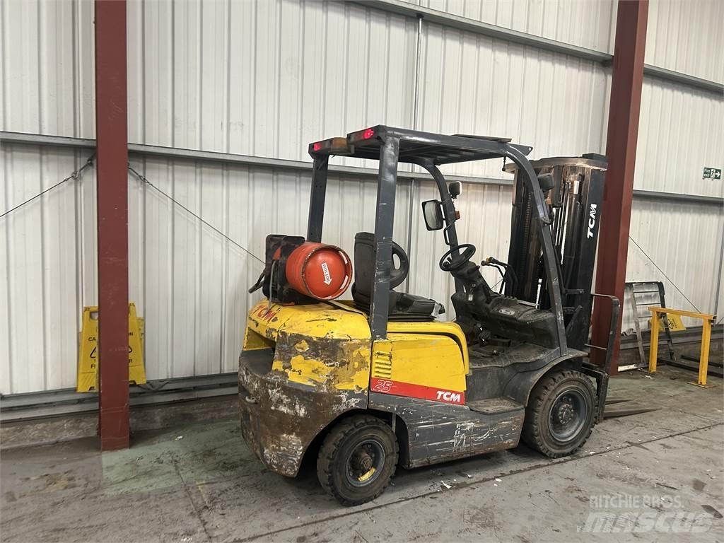 TCM FG25T3 Газові навантажувачі