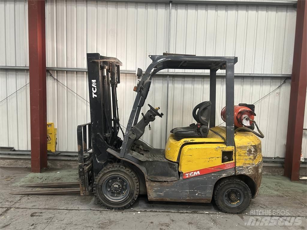 TCM FG25T3 Газові навантажувачі