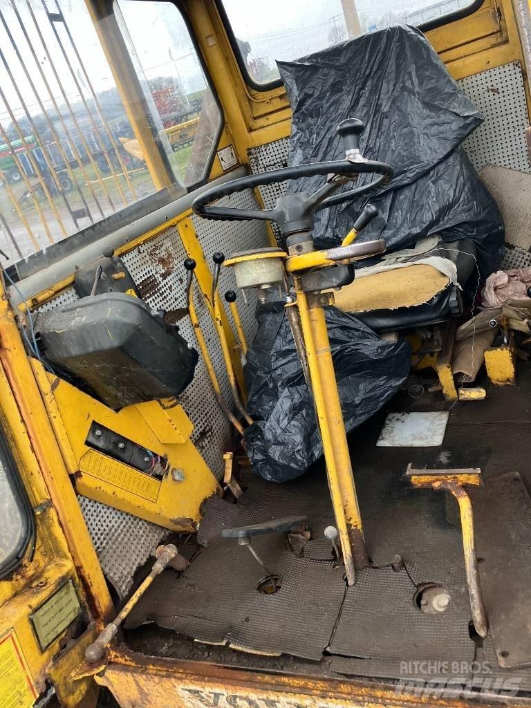 Volvo BM 641 Фронтальні навантажувачі та екскаватори