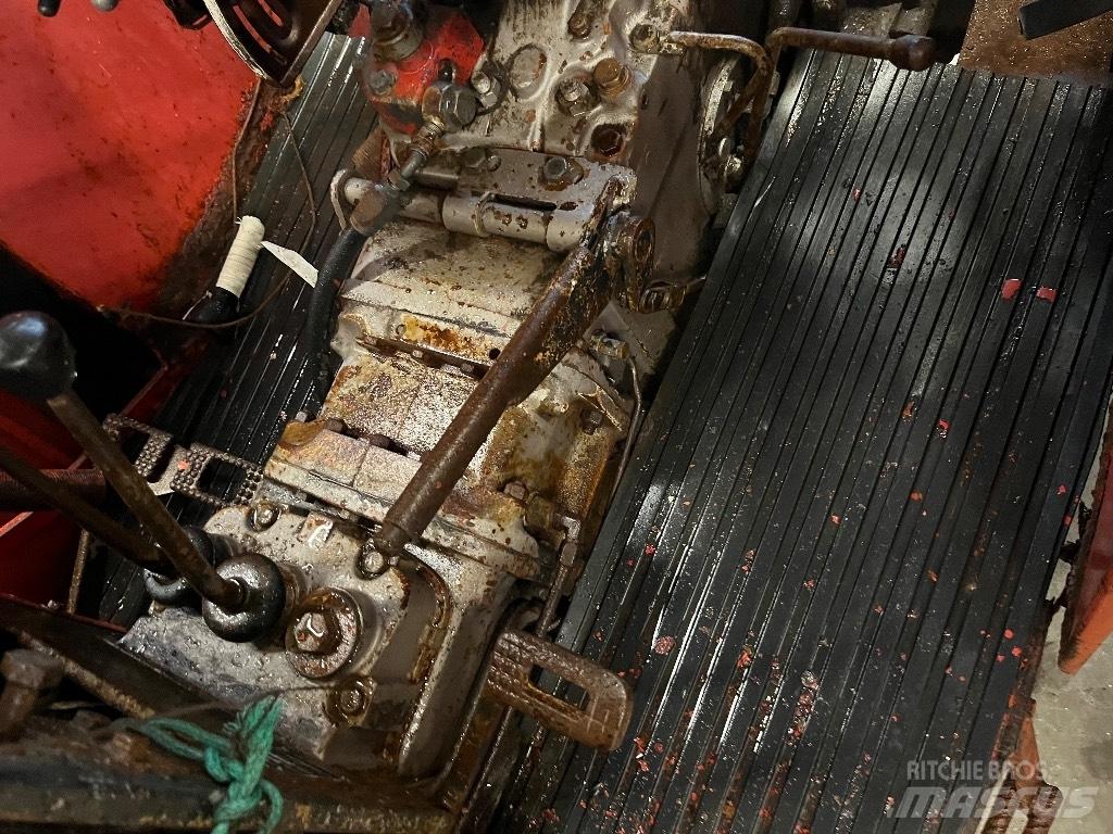 Massey Ferguson 168 Трактори