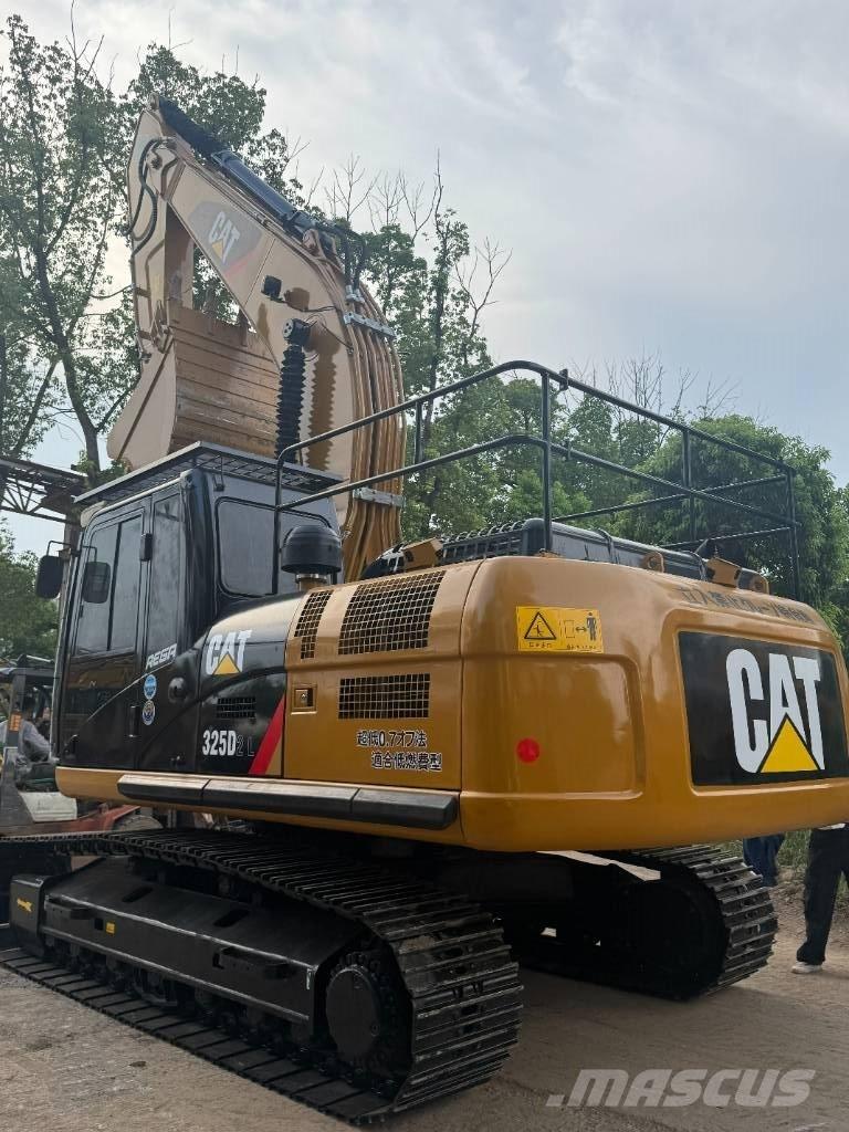 CAT CAT325D Гусеничні екскаватори