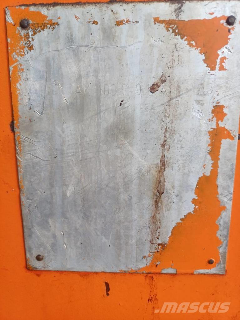 Atlas 100.1 Крани вантажників