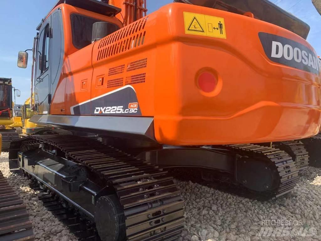 Doosan DX 225 Гусеничні екскаватори