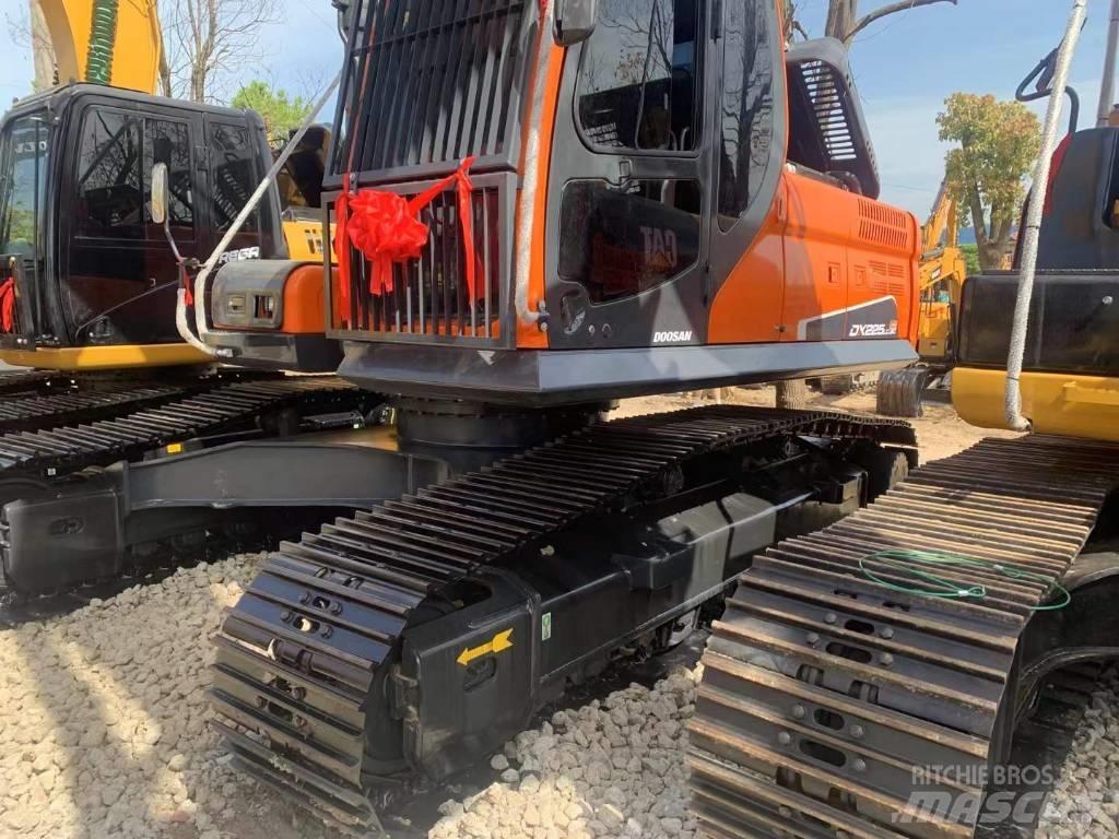 Doosan DX 225 Гусеничні екскаватори