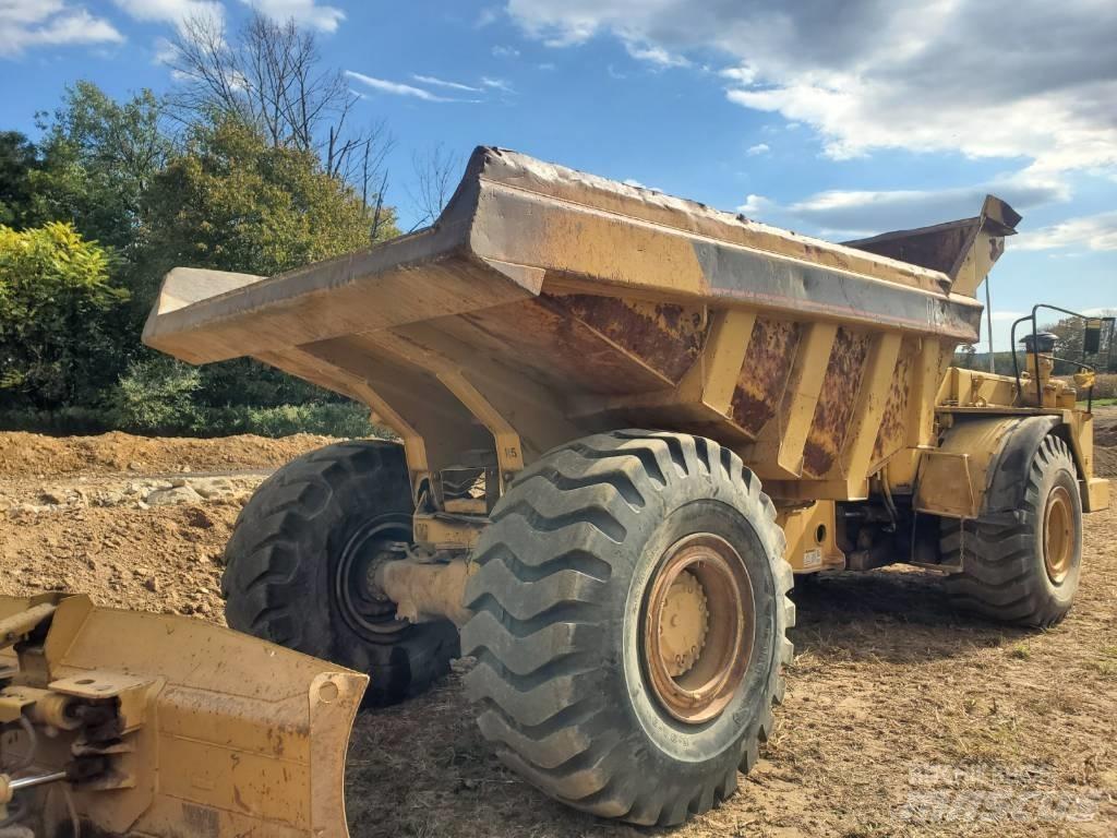 CAT D 25 D Зчленовані самоскиди
