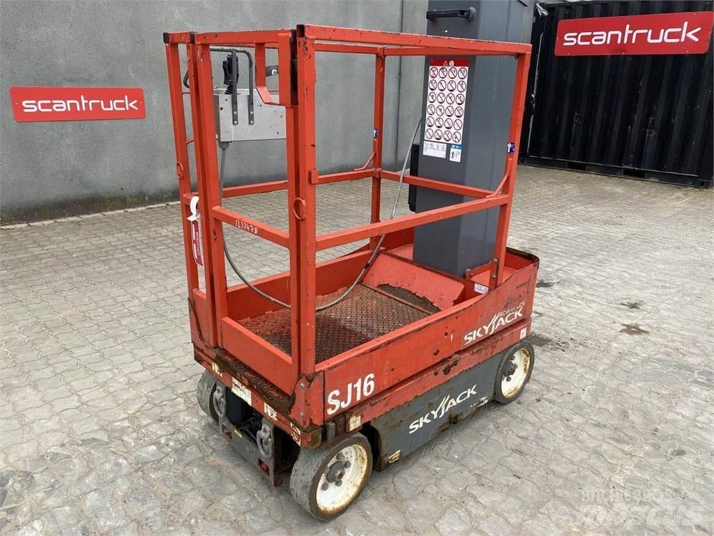 SkyJack SJ16 Вертикальні щоглові підйомники