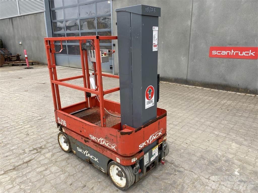 SkyJack SJ16 Вертикальні щоглові підйомники