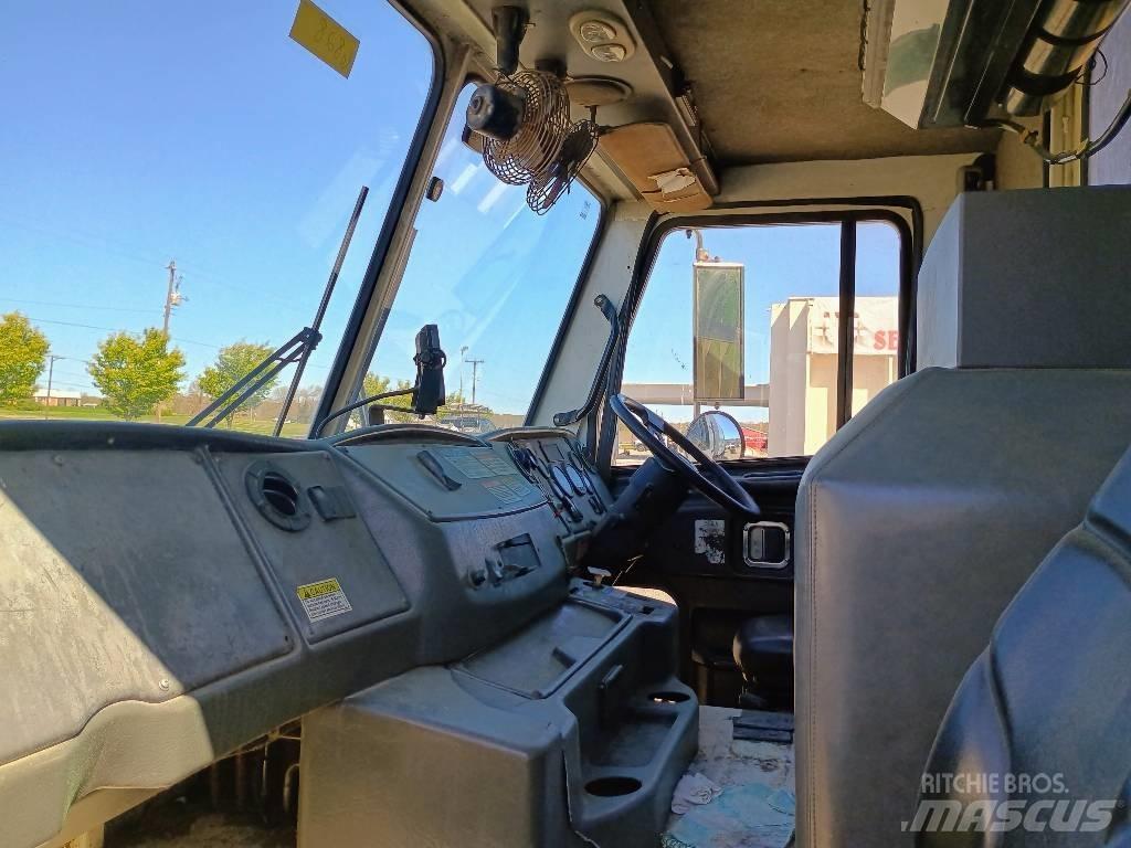  2011 Crane Carrier Сміттєвози