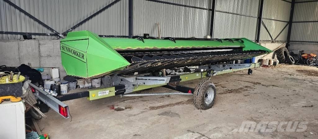 CLAAS Tucano 440 Зернозбиральні комбайни