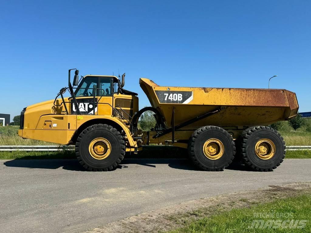CAT 740B Зчленовані самоскиди