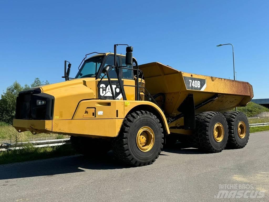 CAT 740B Зчленовані самоскиди