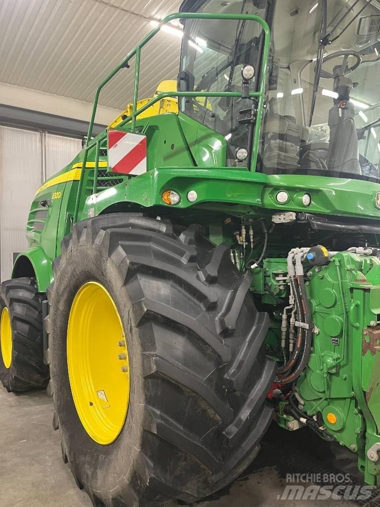 John Deere 8300i Кормозбиральні комбайни