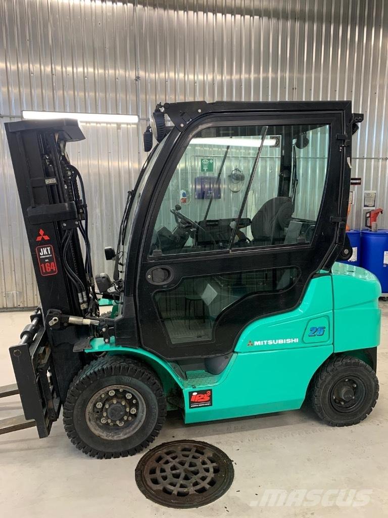 Mitsubishi FD 25 N2 Дизельні навантажувачі