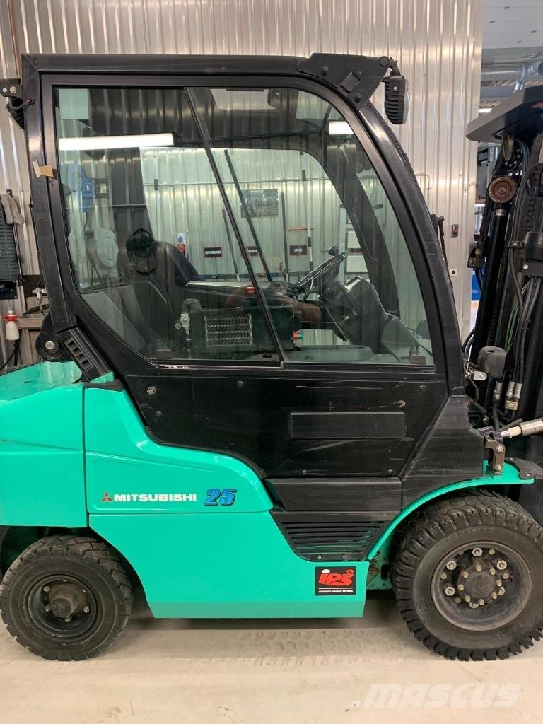 Mitsubishi FD 25 N2 Дизельні навантажувачі