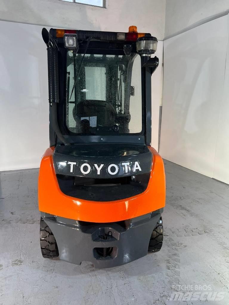 Toyota 02-8 FD F 25 Дизельні навантажувачі