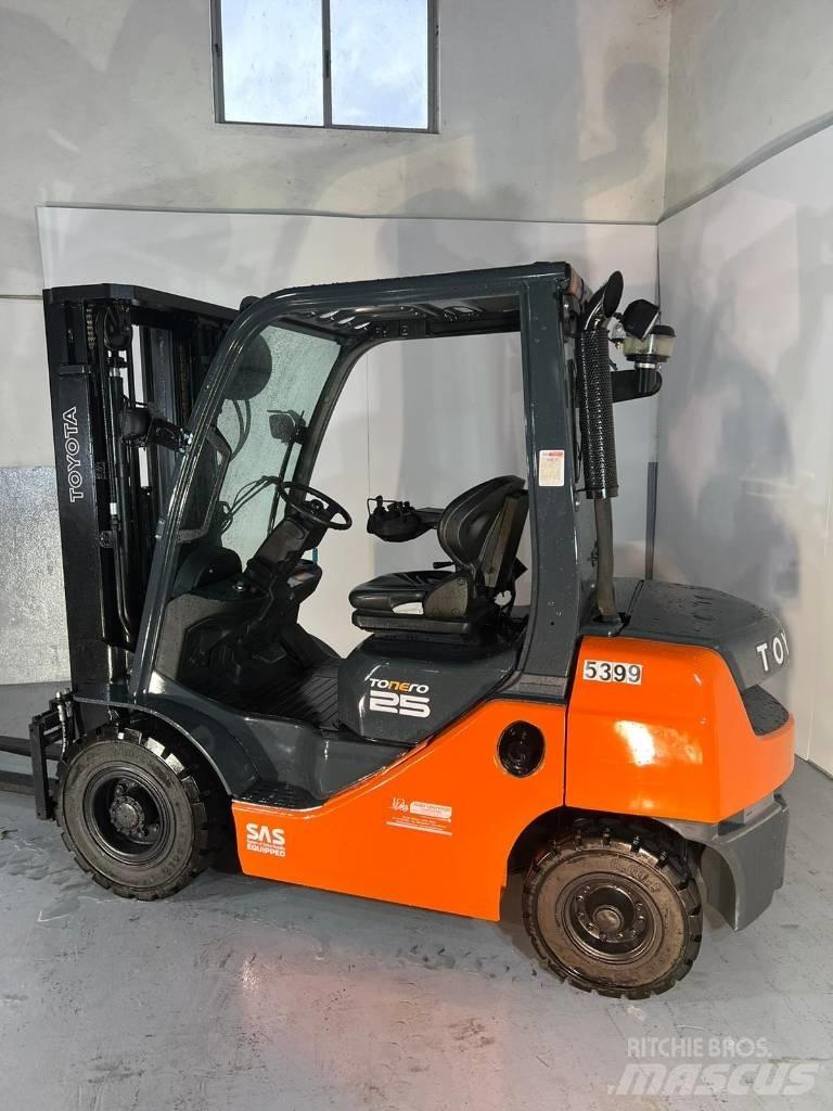 Toyota 02-8 FD F 25 Дизельні навантажувачі