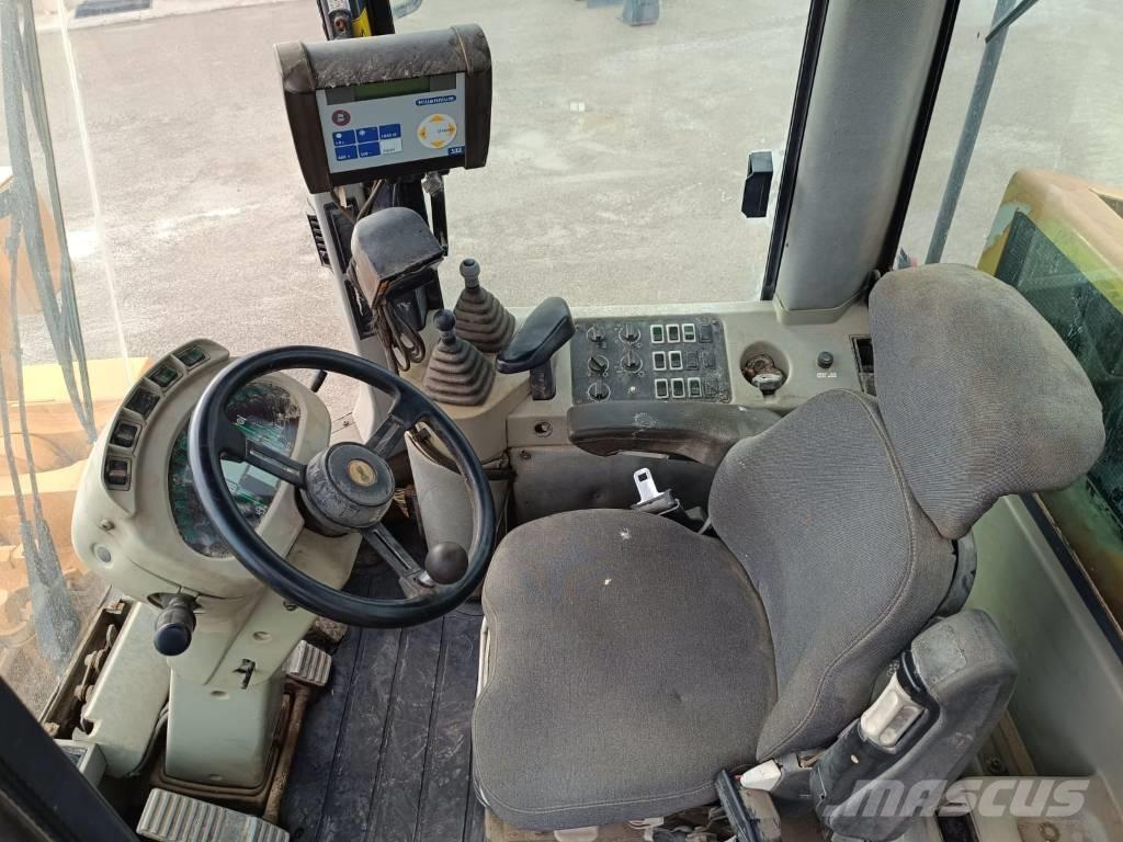 CASE 821C Фронтальні навантажувачі