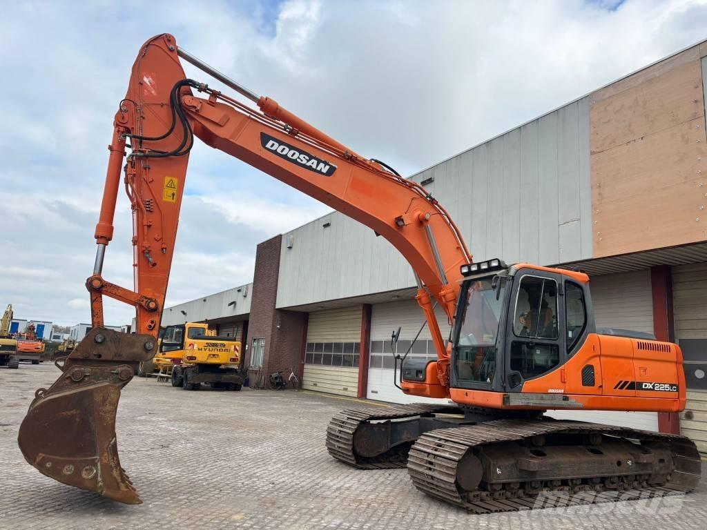 Doosan DX 225 LC Гусеничні екскаватори