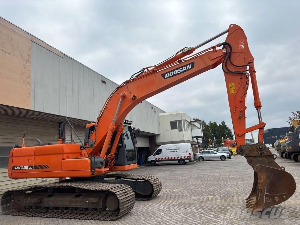 Doosan DX 225 LC Гусеничні екскаватори