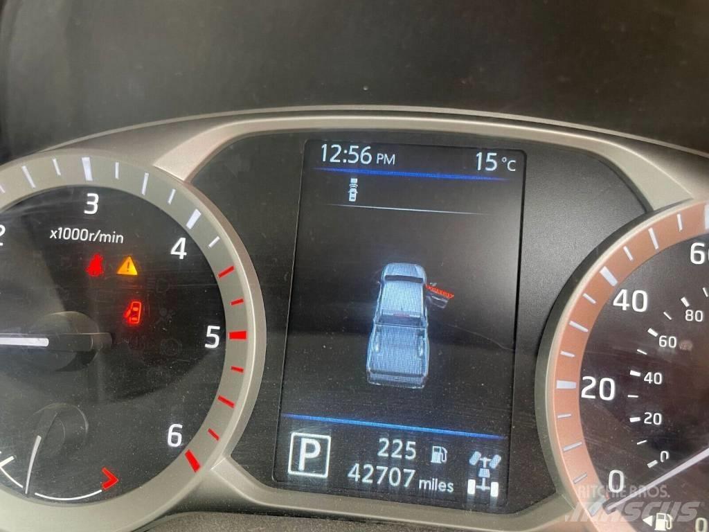 Nissan Navara Автомобілі