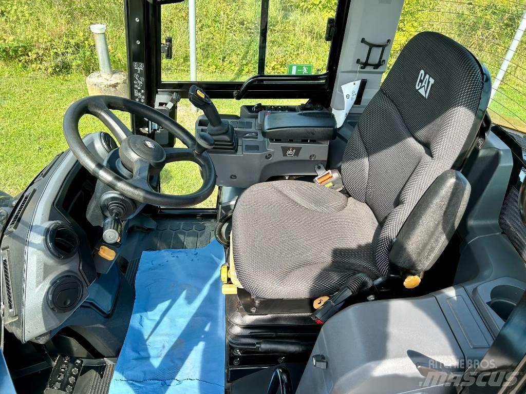 CAT 906 NG Фронтальні навантажувачі