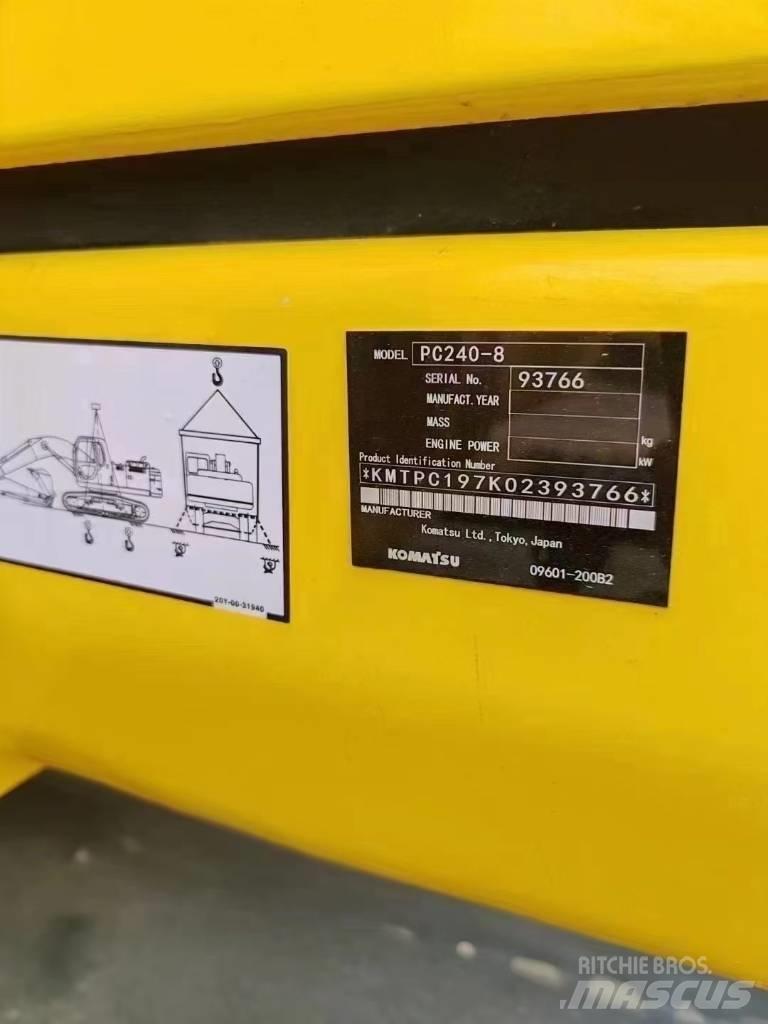 Komatsu 240LC-8 Гусеничні екскаватори