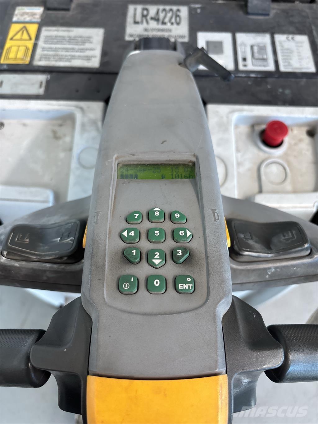 UniCarriers PDP200 Самохідні електроштабелери