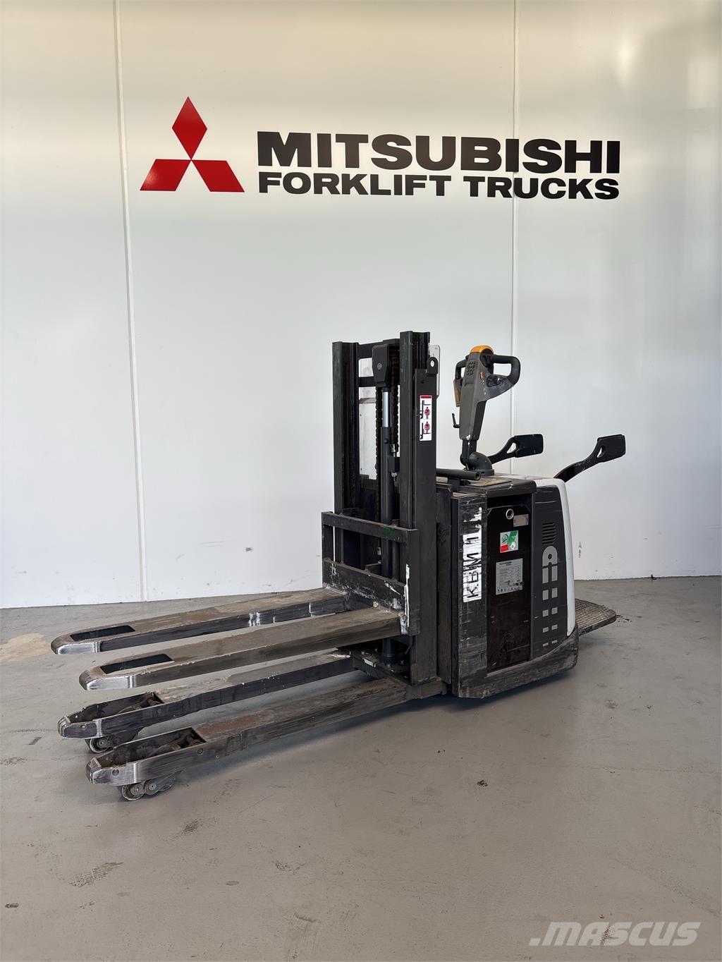 UniCarriers PDP200 Самохідні електроштабелери