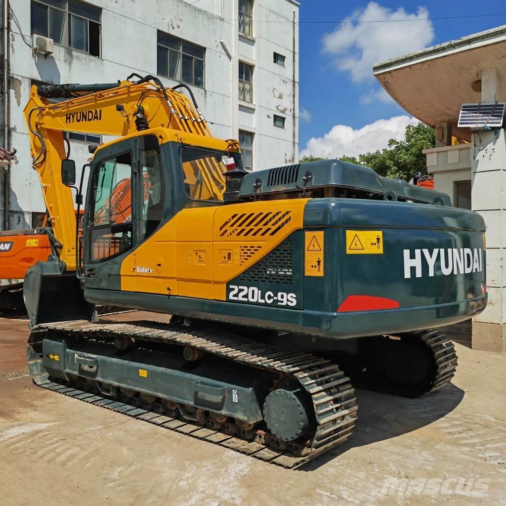 Hyundai R220LC-9S Гусеничні екскаватори