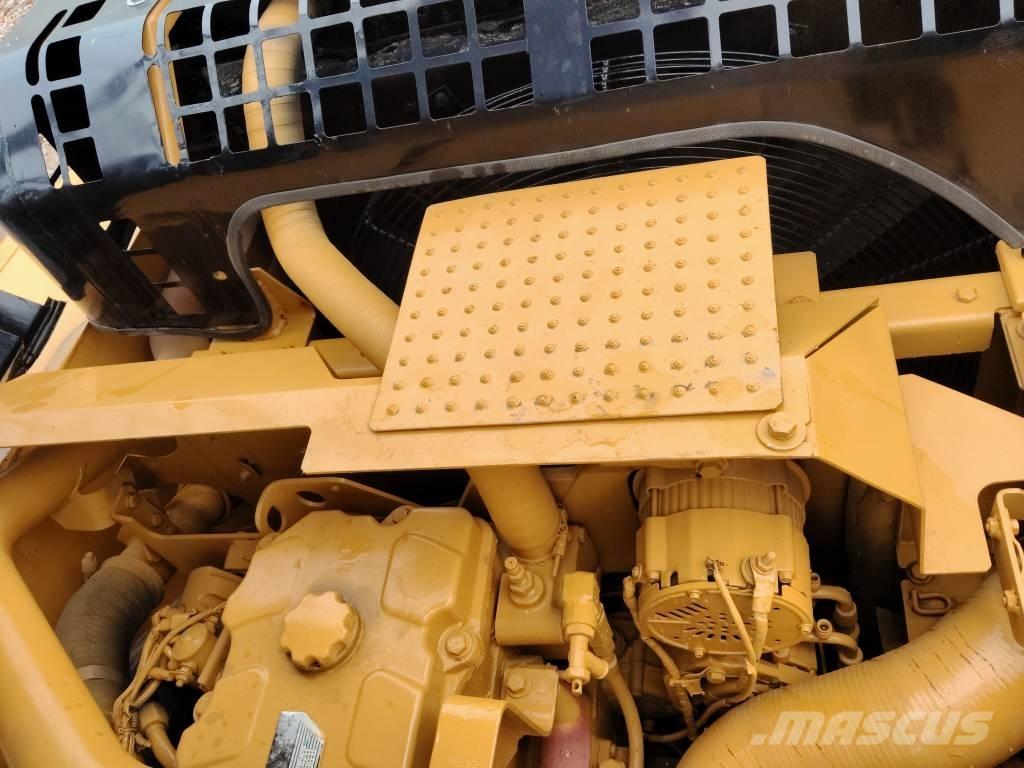 CAT 330 D Гусеничні екскаватори