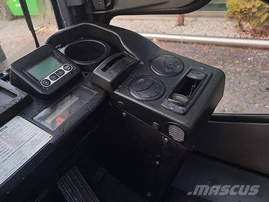 Toyota 02-8FGF15 Газові навантажувачі