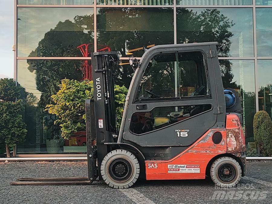 Toyota 02-8FGF15 Газові навантажувачі