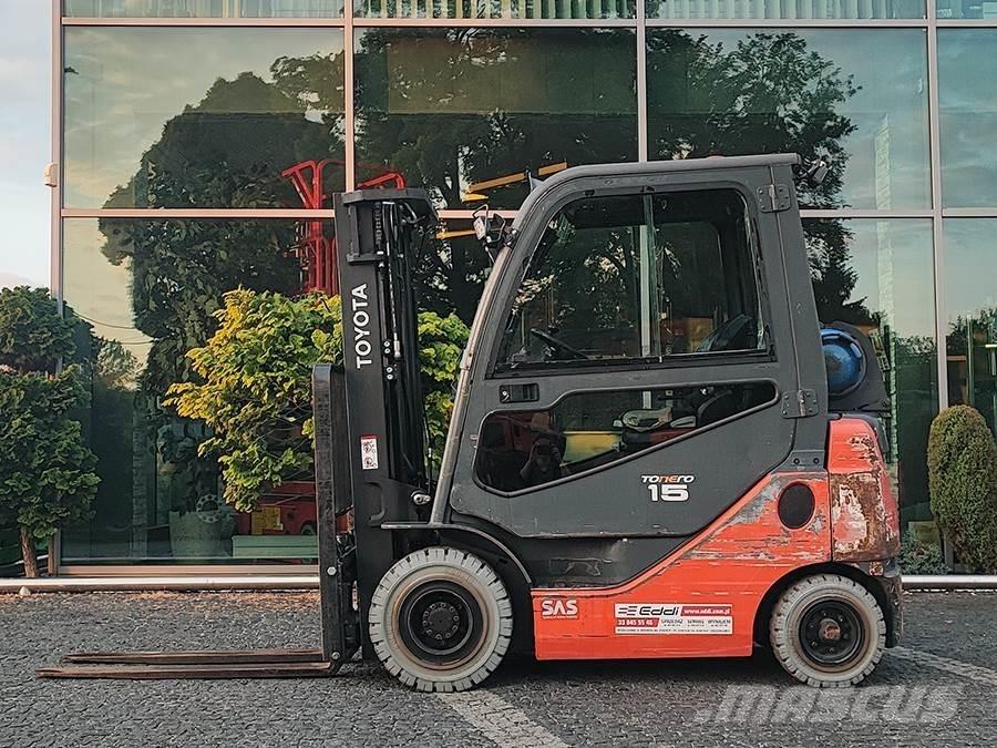 Toyota 02-8FGF15 Газові навантажувачі