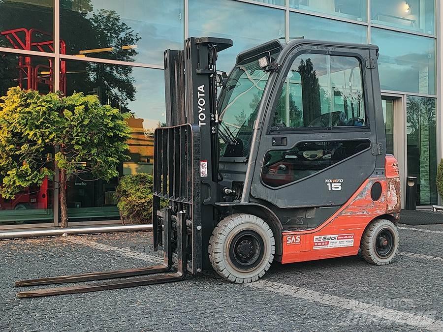 Toyota 02-8FGF15 Газові навантажувачі