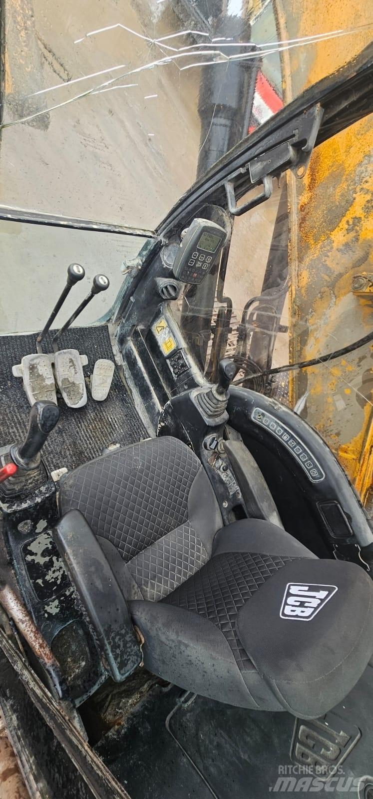 JCB JS 220 LC Гусеничні екскаватори