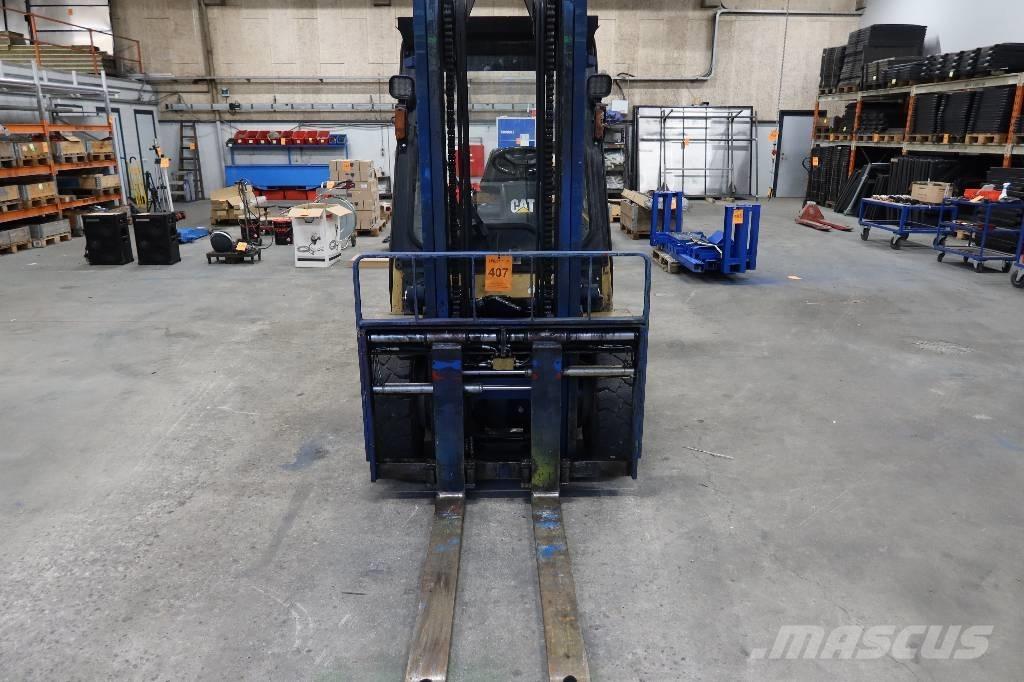 CAT TRUCK Дизельні навантажувачі