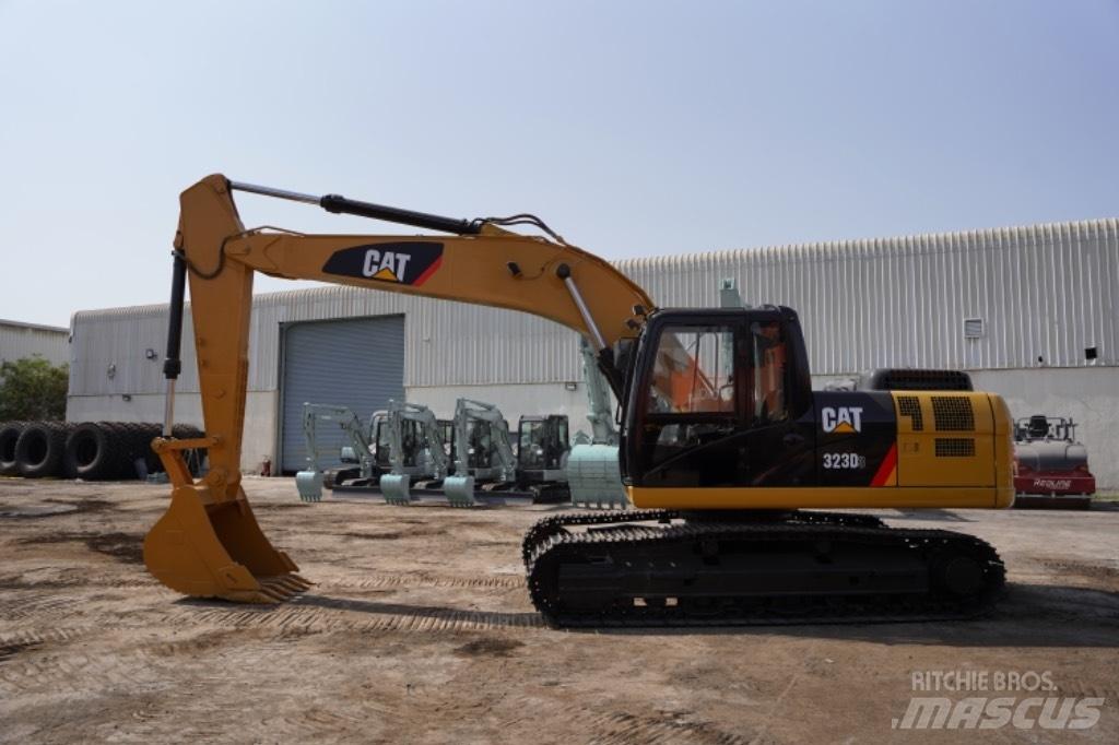 CAT 323D3 Колісні екскаватори