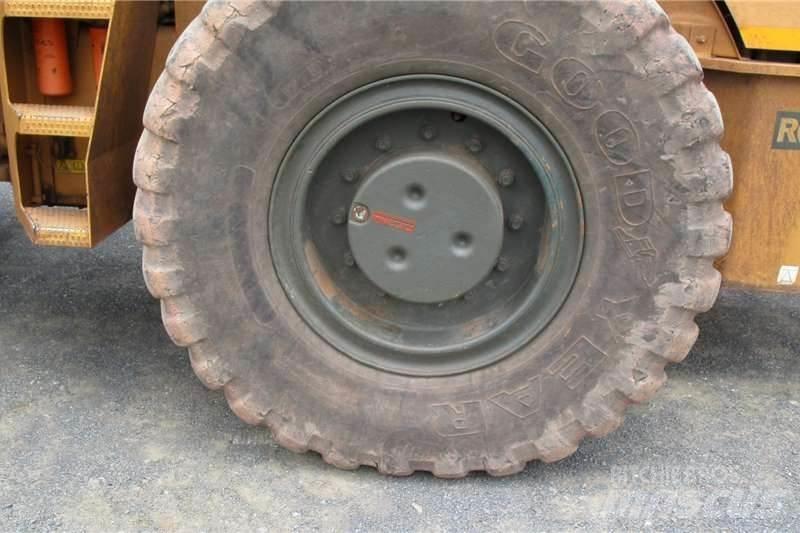 CAT CS76XT Комбіновані катки