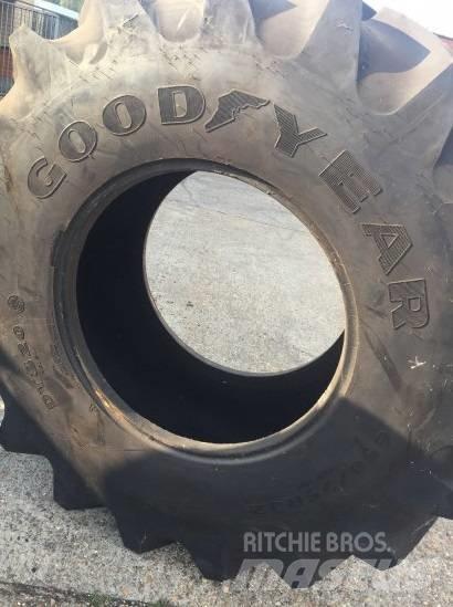 Goodyear 650/75R32 Шини