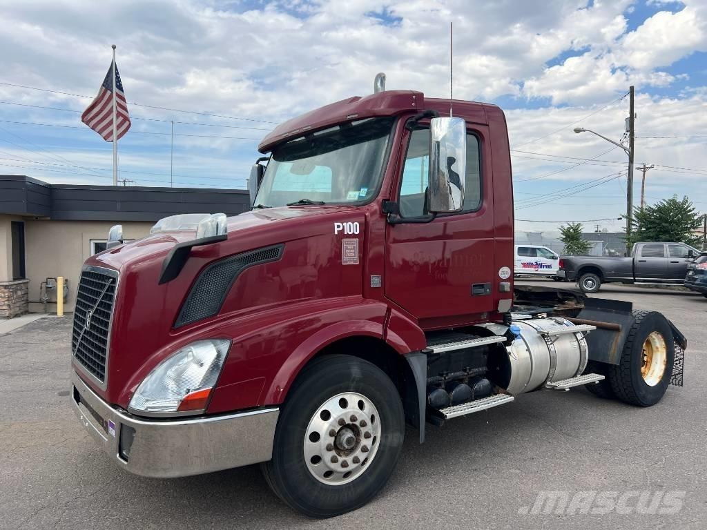 Volvo VNL 42 T300 Тягачі