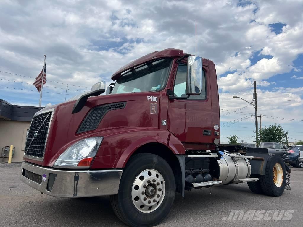 Volvo VNL 42 T300 Тягачі