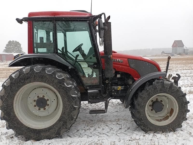 Valtra A 93 HITECH Трактори